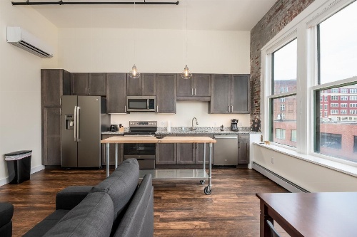 Luxury Downtown Bangor Apartment image 2